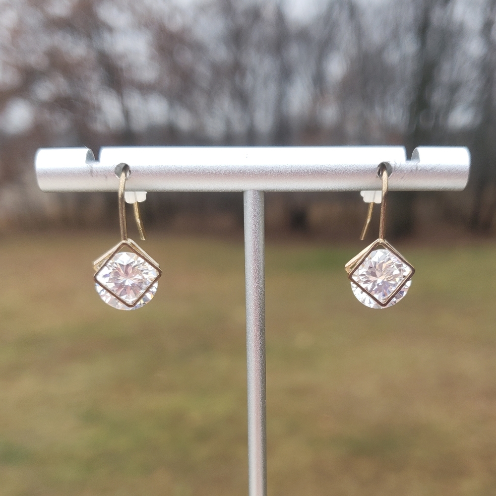 58. Gold dangle earrings - Picture 4 of 5